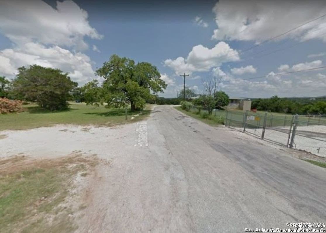 0.28 acres in Bandera County gallery image 4