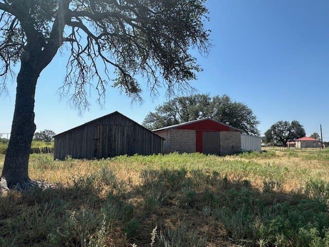 2,252.12 acres in Sutton County - photo 33