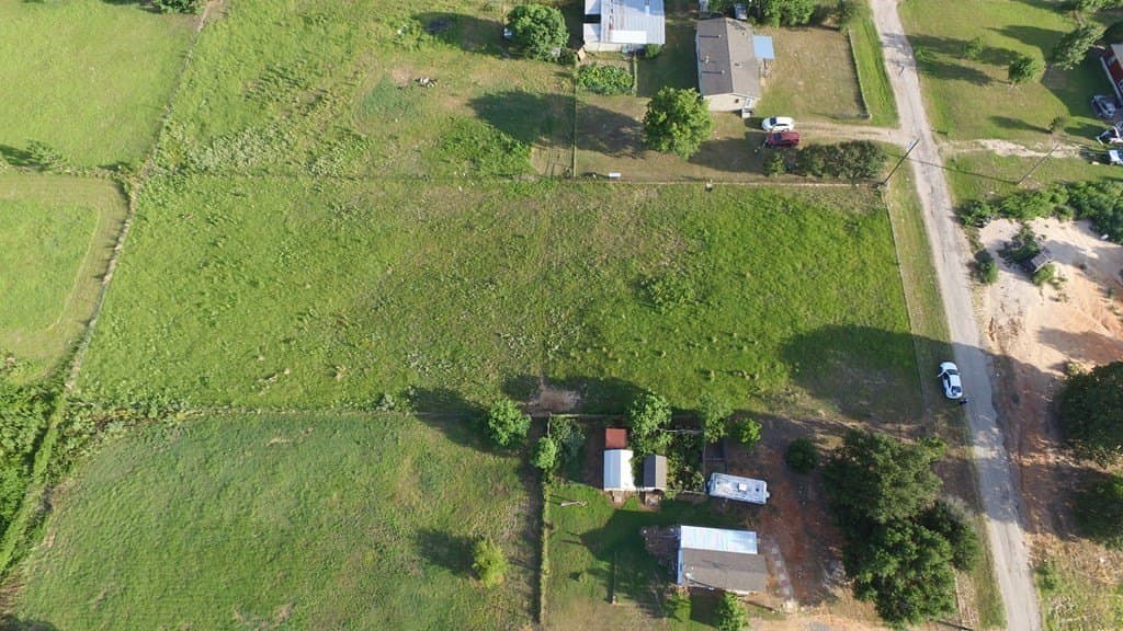 1 acres in Henderson County gallery image 3