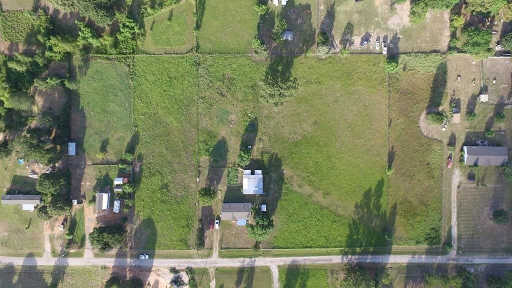 1 acres in Henderson County gallery image 4