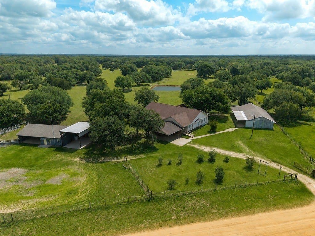 48 acres in Lavaca County gallery image 3