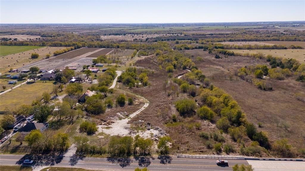 4 acres in Ellis County