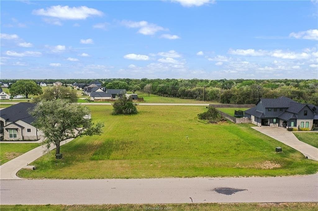 1.01 acres in Brazos County gallery image 2