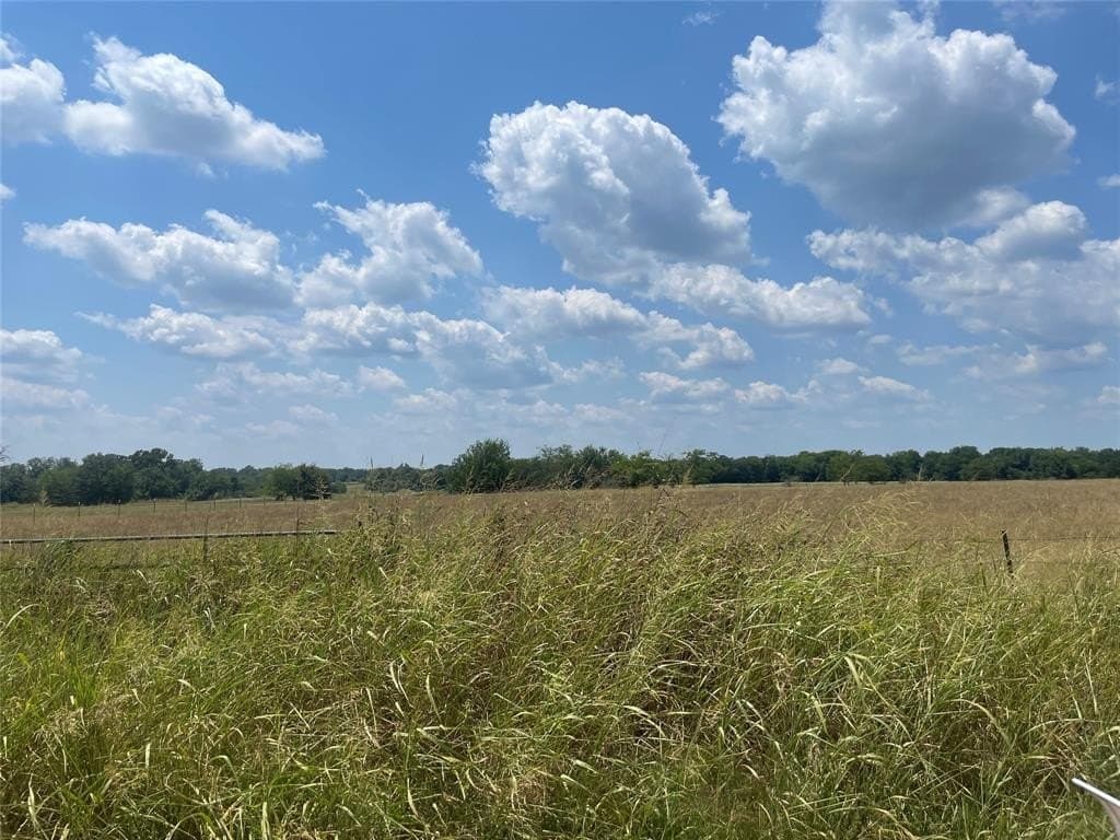 11 acres in Hopkins County