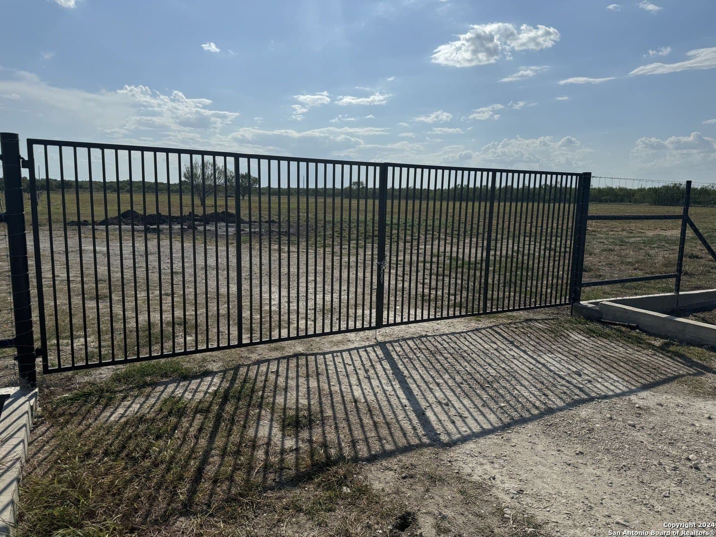 10 acres in Zavala County gallery image 3