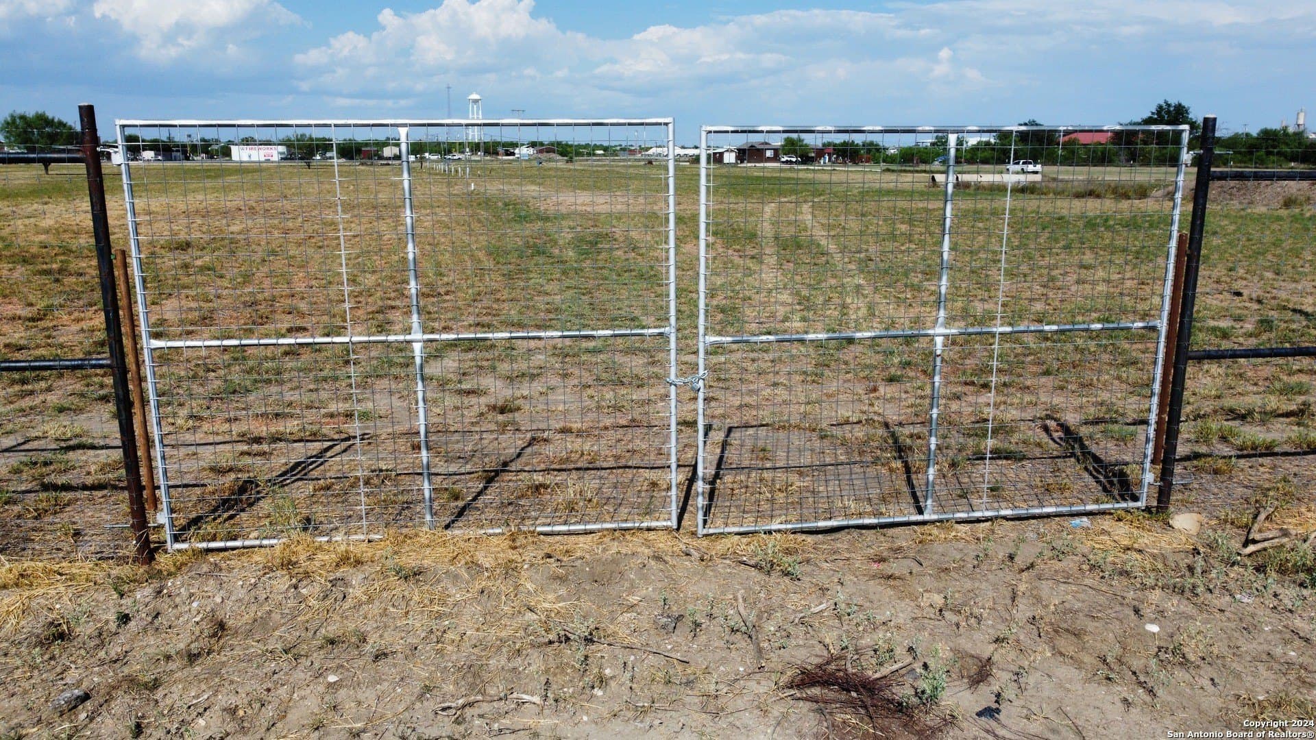 10 acres in Zavala County - photo 7