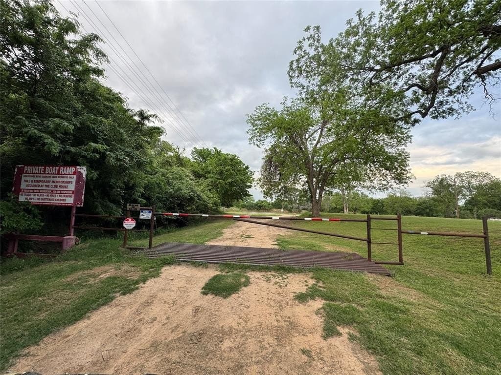 0.83 acres in Parker County