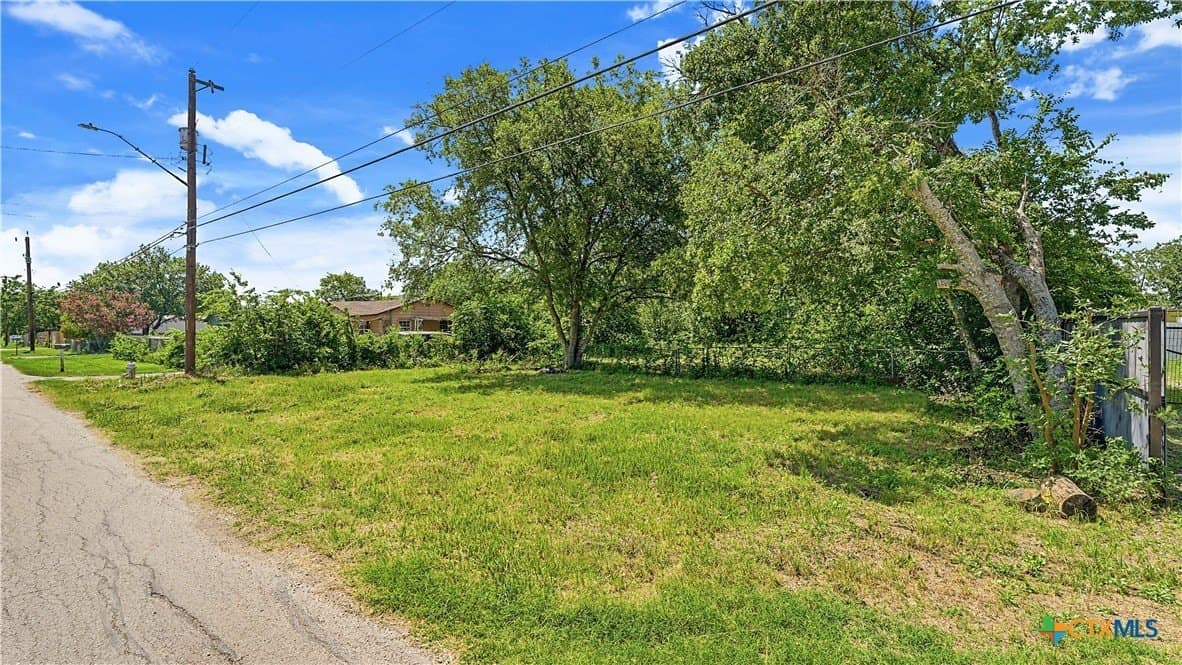 0.25 acres in Bexar County gallery image 2