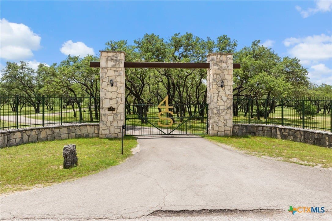 471 acres in Hays County - photo 40