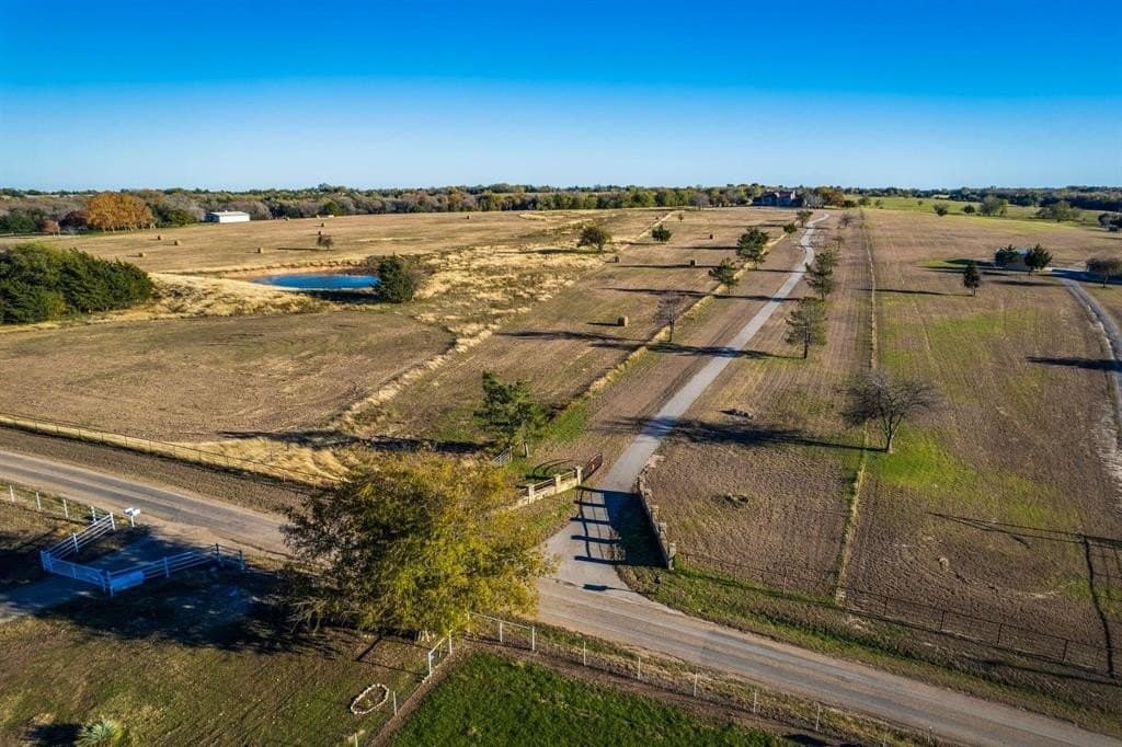 36.08 acres in Ellis County