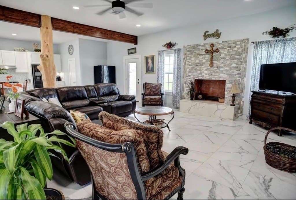 7.86 acres in Gonzales County gallery image 4