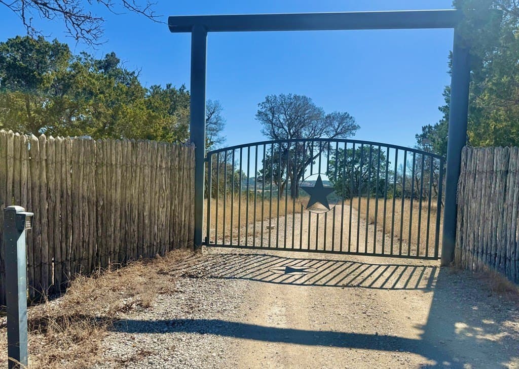 29.73 acres in Kerr County gallery image 2