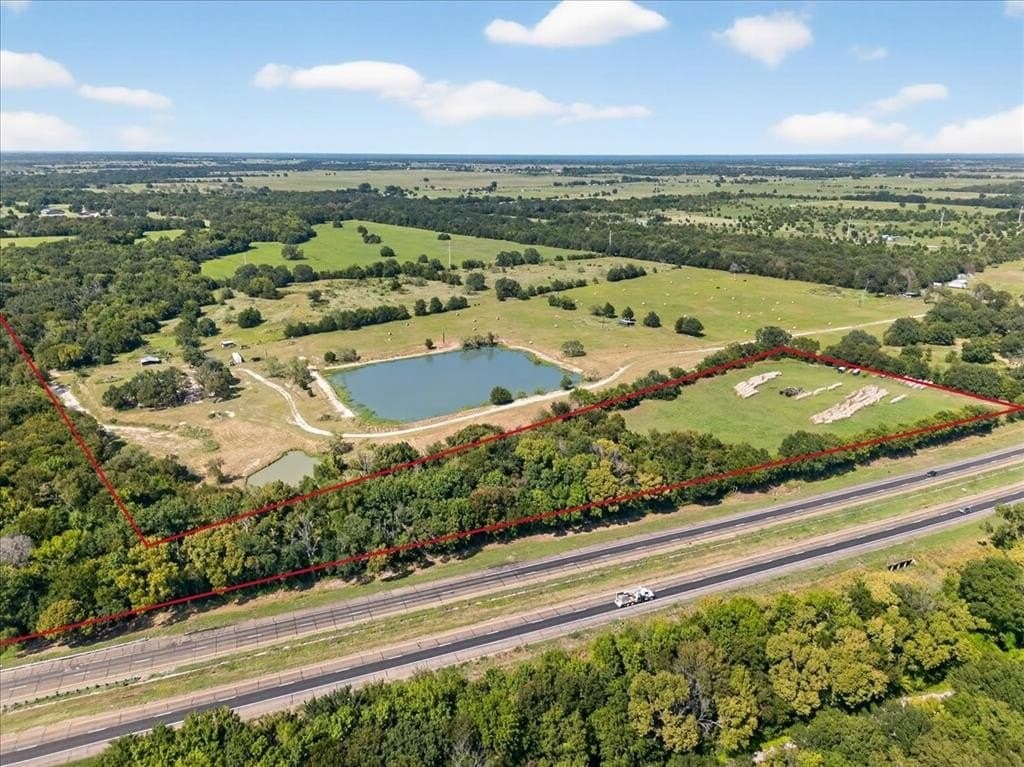 58.24 acres in Navarro County