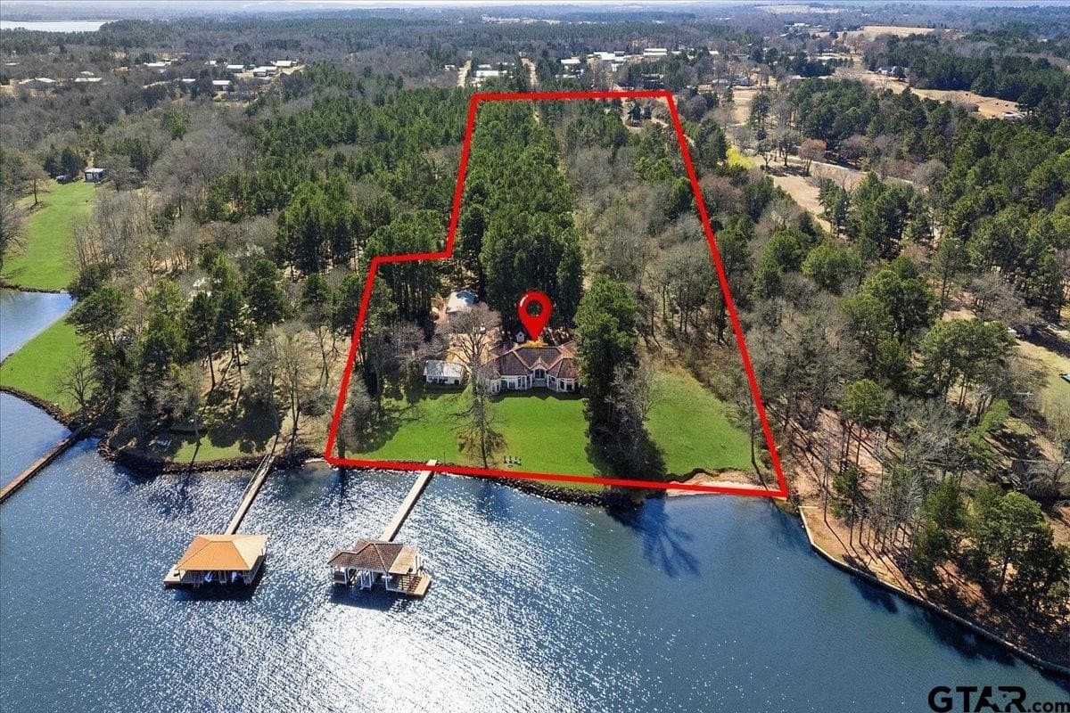 10.63 acres in Henderson County