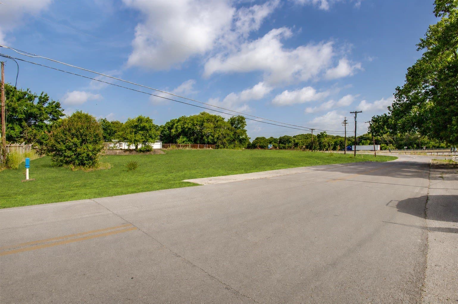 0.5 acres in Dallas County gallery image 2