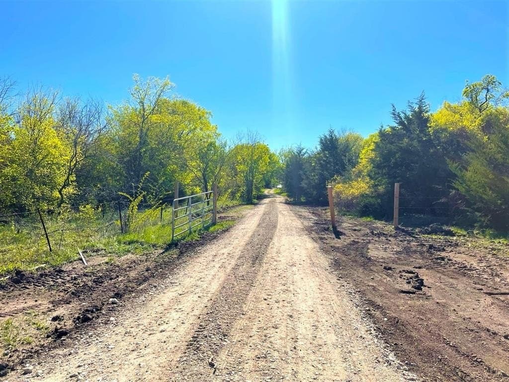 5 acres in Hill County gallery image 4