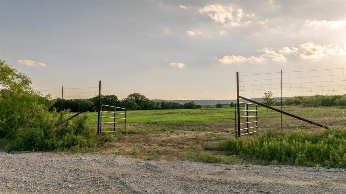 36.58 acres in Eastland County - photo 17