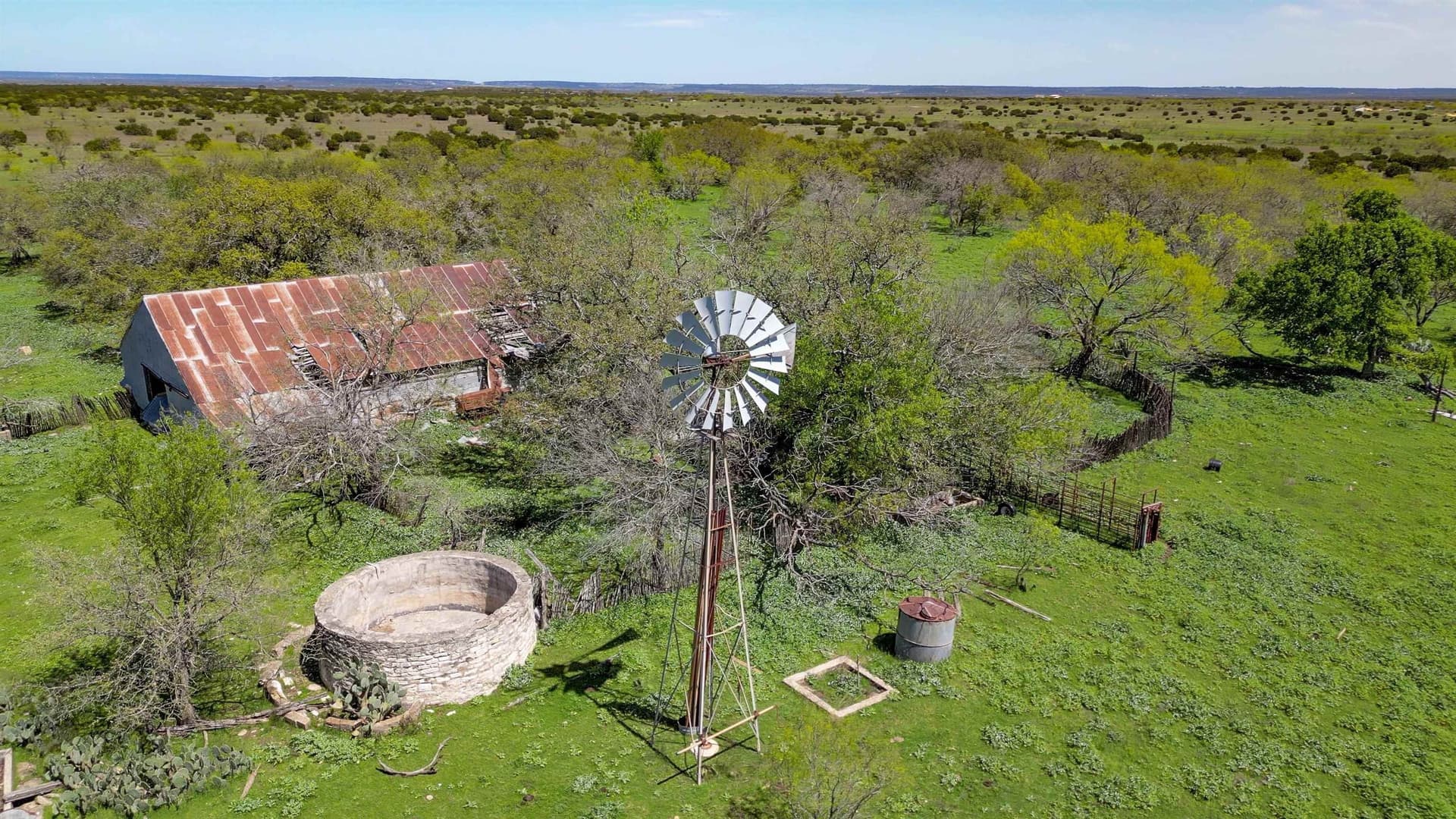 686.04 acres in Lampasas County - photo 2