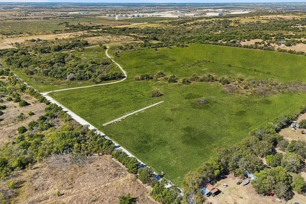 18.44 acres in Ellis County