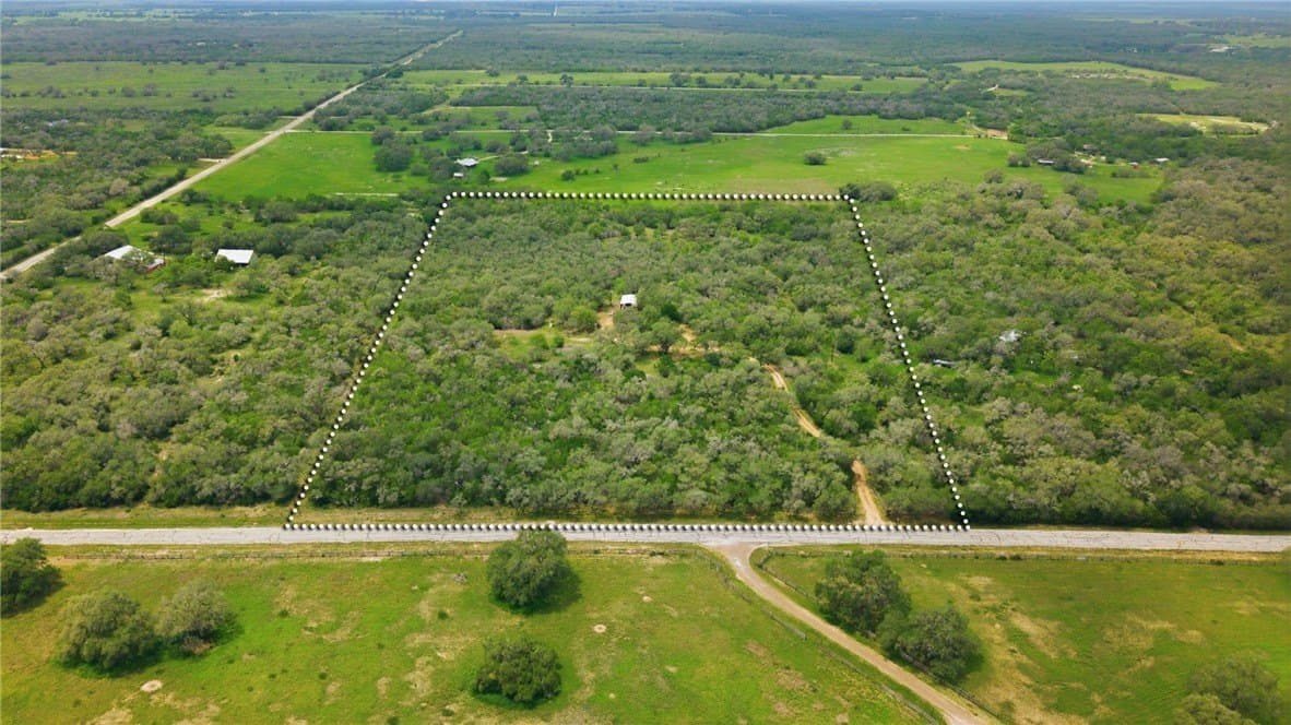 15.5 acres in DeWitt County gallery image 2