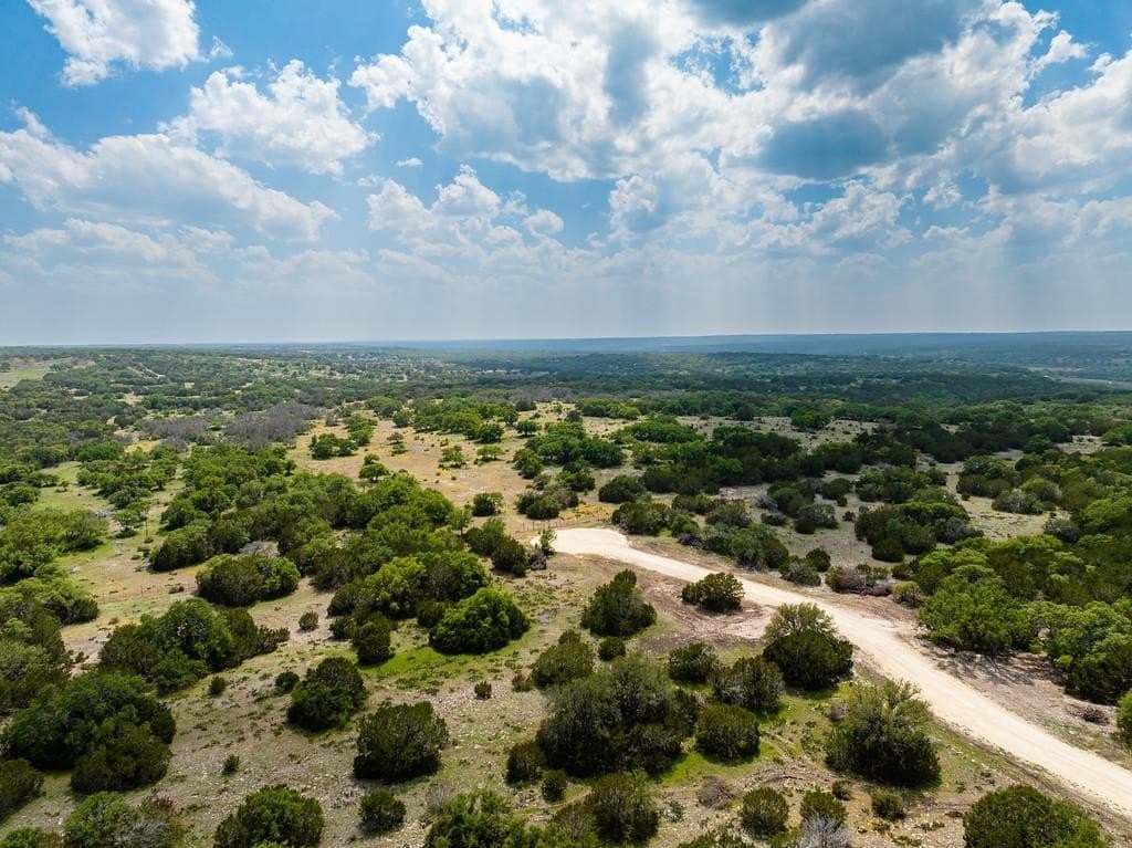 50.52 acres in Kimble County