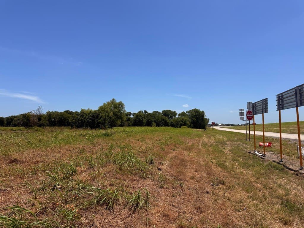 6.7 acres in Kaufman County gallery image 2