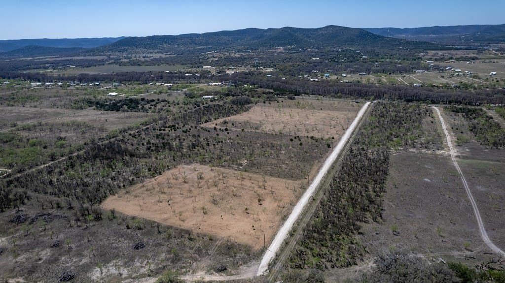 7 acres in Real County - photo 42