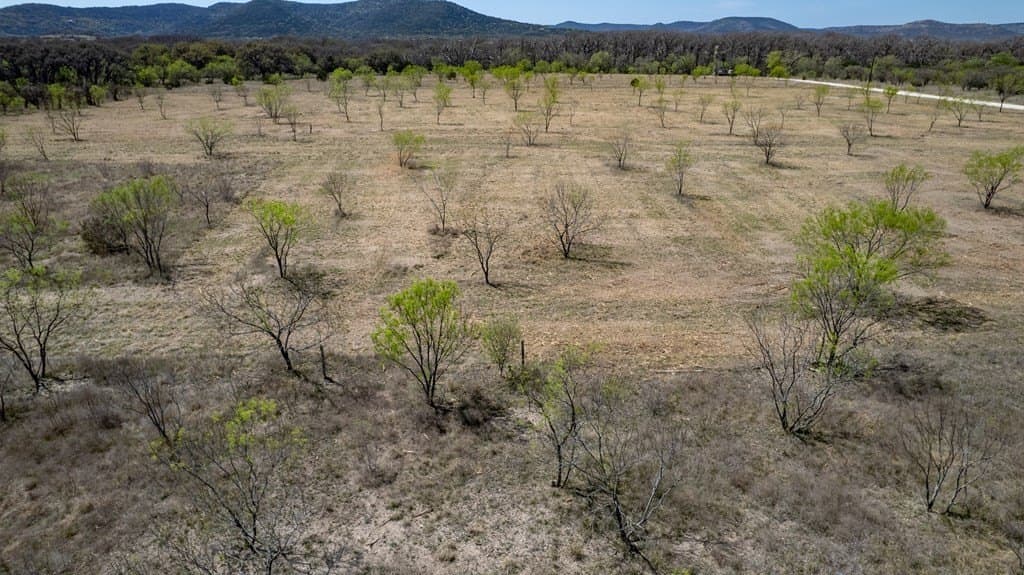7 acres in Real County - photo 21
