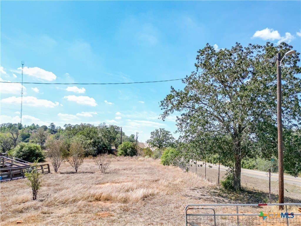 1 acres in Gonzales County - photo 4