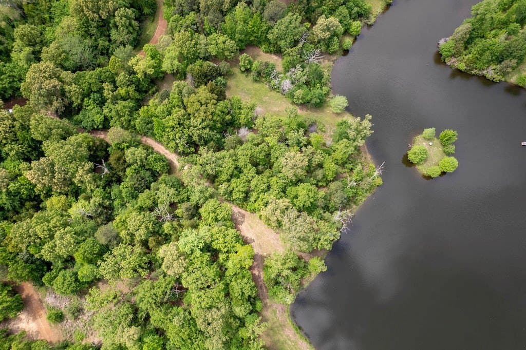 0.75 acres in ANDERSON County - photo 11