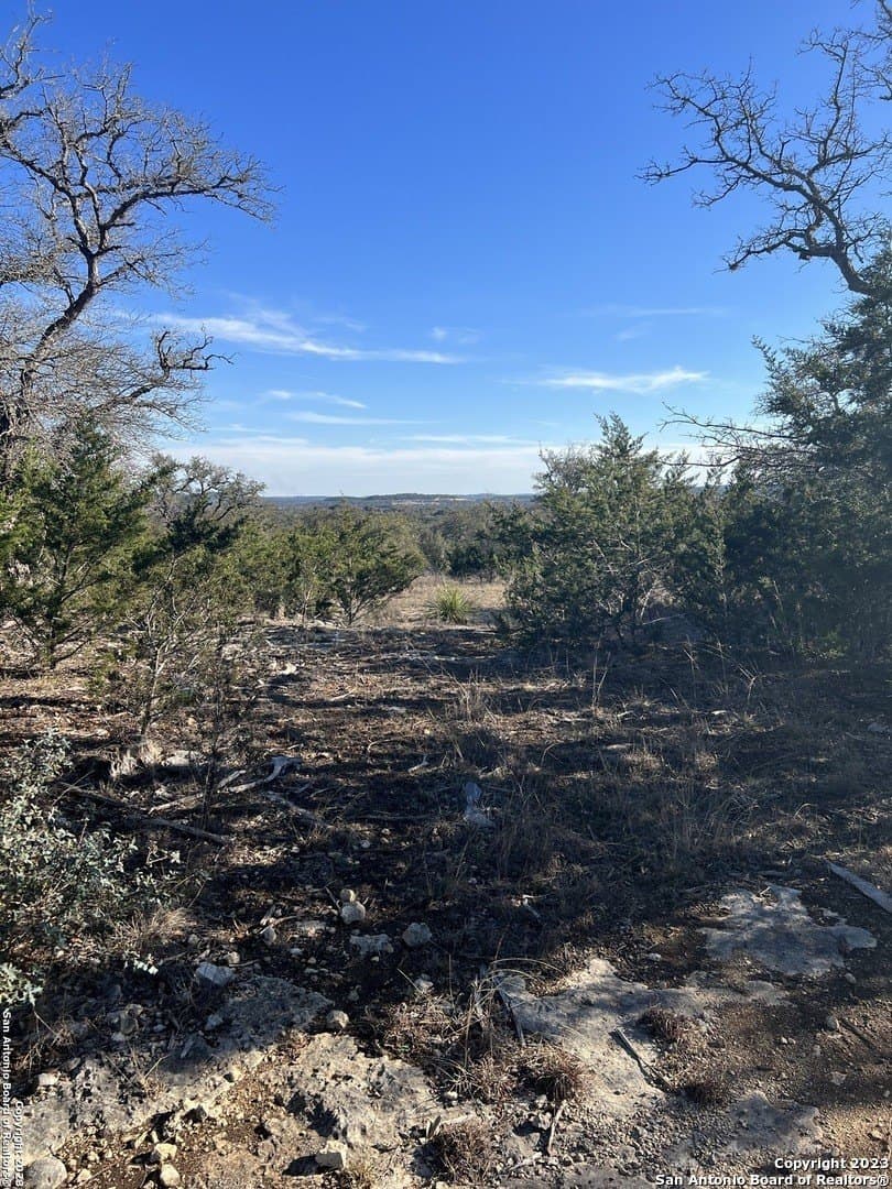 2.22 acres in Bandera County gallery image 3