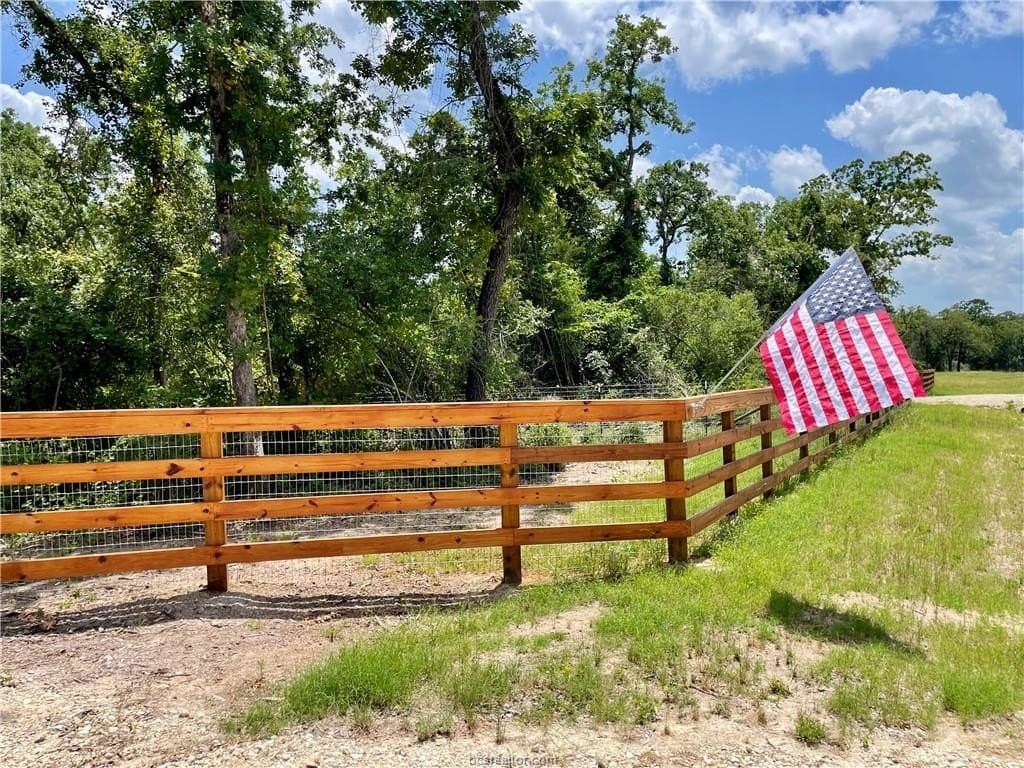 1.43 acres in Leon County gallery image 3