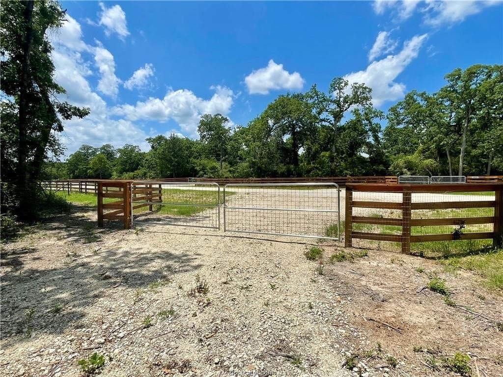 1.43 acres in Leon County gallery image 4
