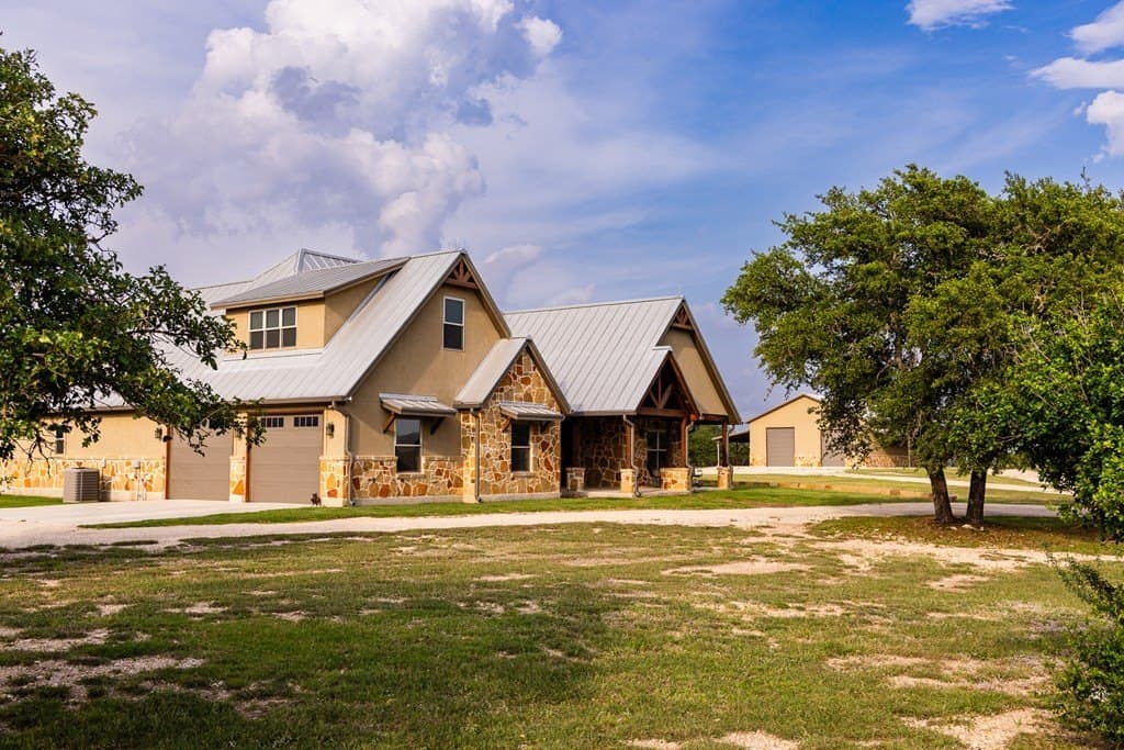 9.77 acres in Kerr County gallery image 4
