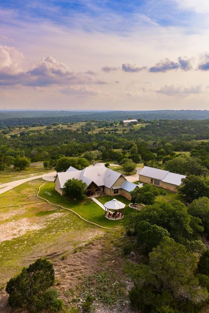 9.77 acres in Kerr County