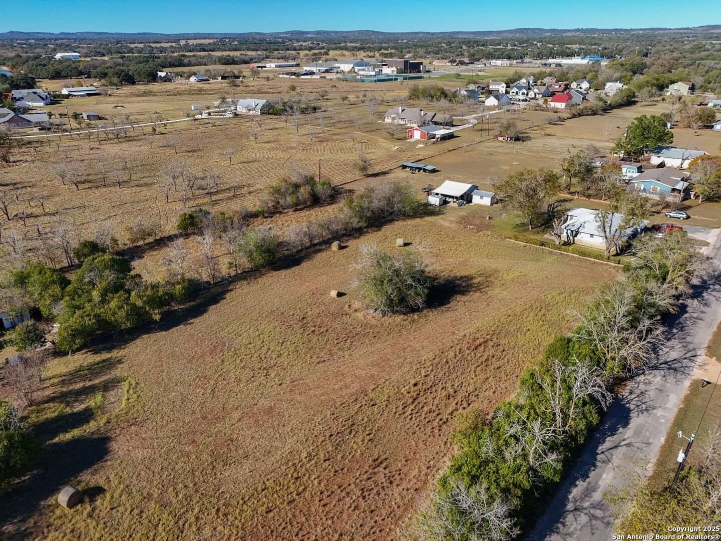1.01 acres in Blanco County gallery image 3