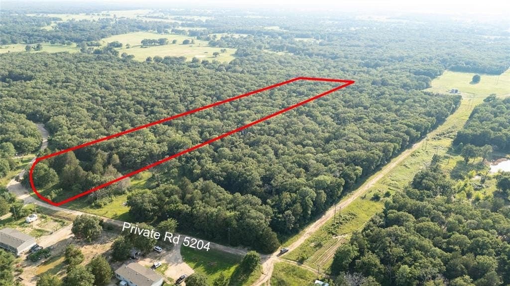 7.76 acres in Henderson County
