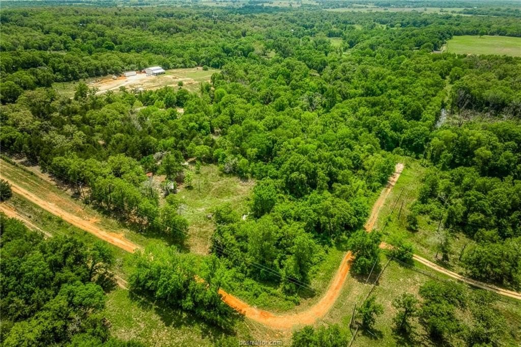 10.05 acres in Burleson County