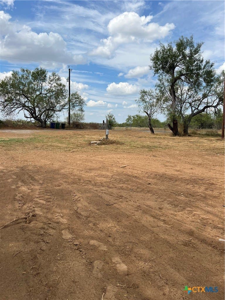 4.6 acres in Bexar County - photo 2