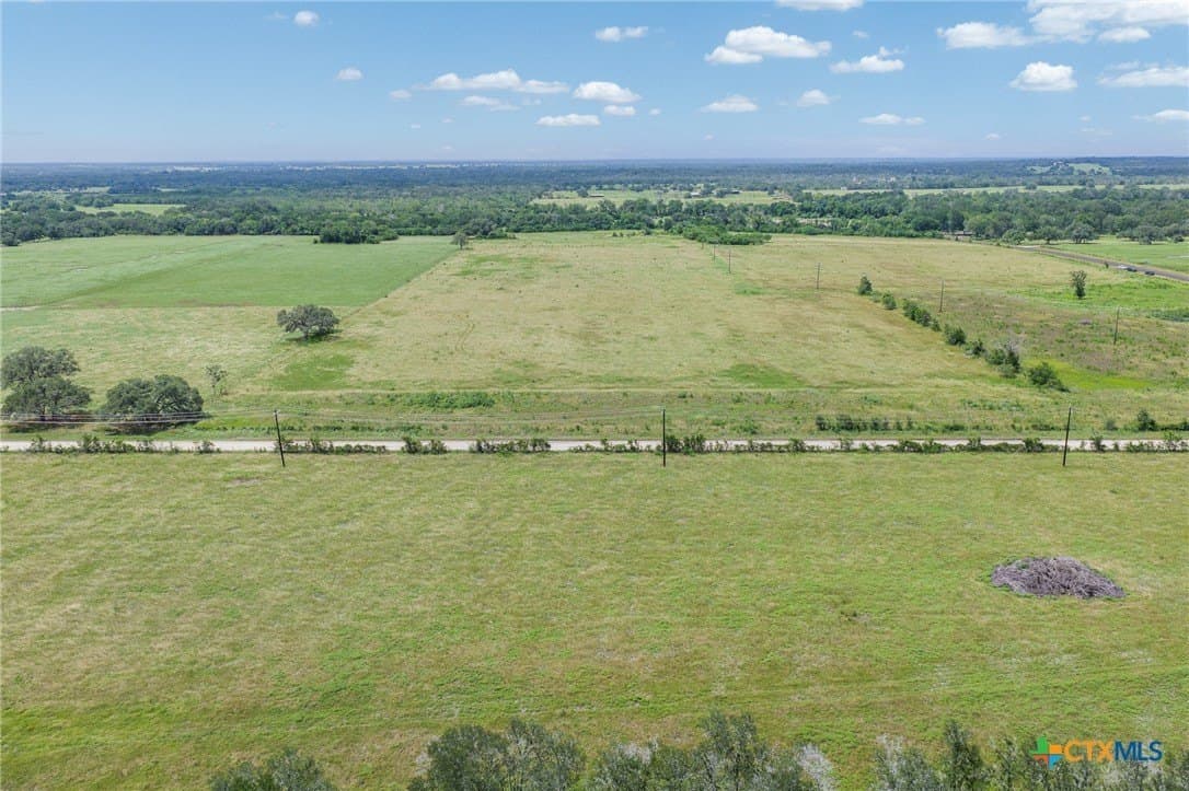 1.93 acres in Gonzales County gallery image 3