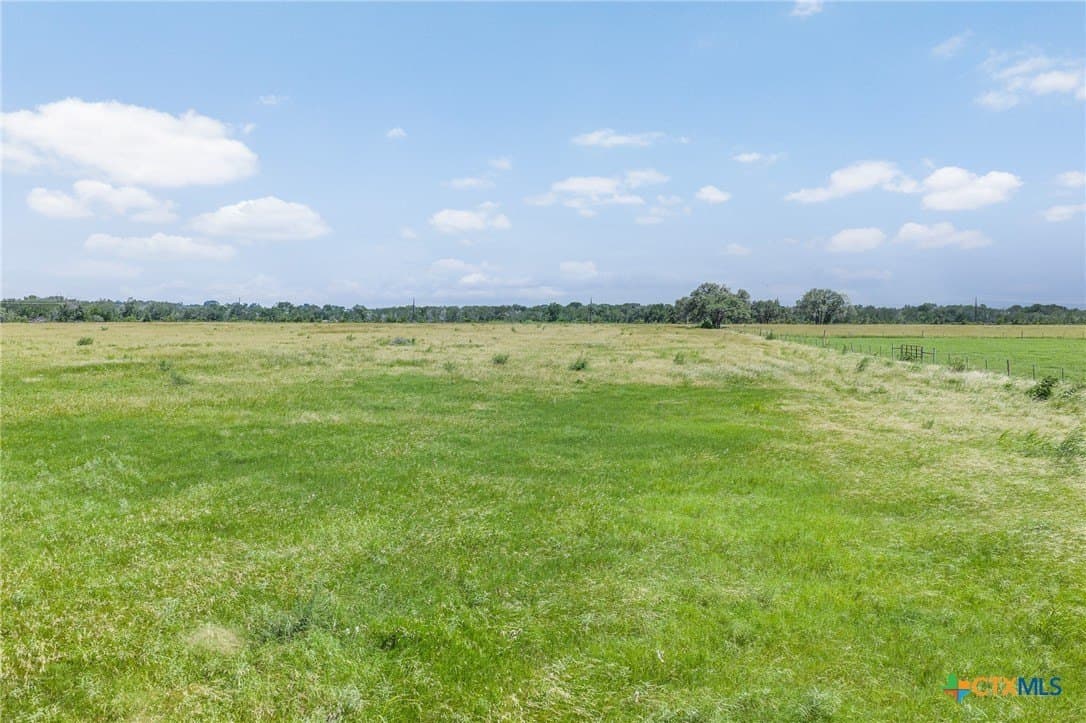 1.93 acres in Gonzales County - photo 8