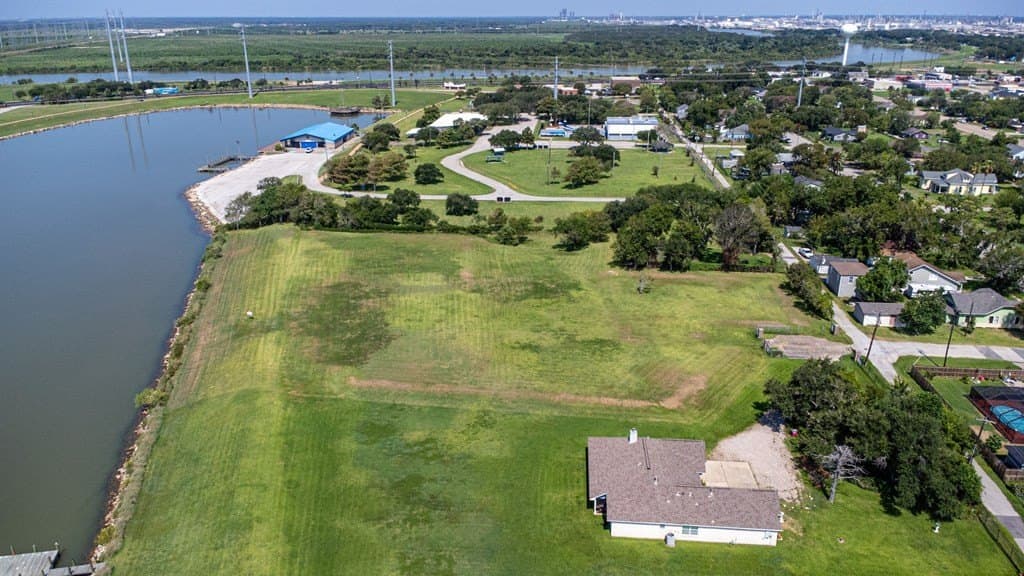 2.93 acres in Freeport County - photo 6