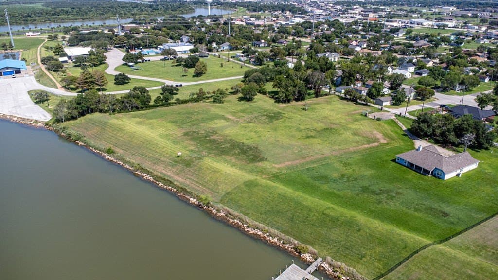 2.93 acres in Freeport County - photo 8