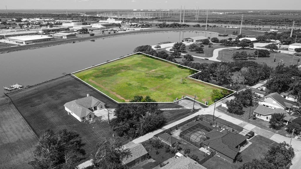 2.93 acres in Freeport County gallery image 3