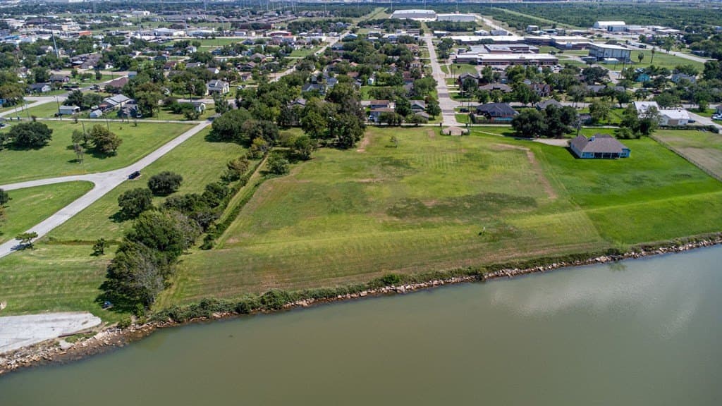 2.93 acres in Freeport County - photo 10