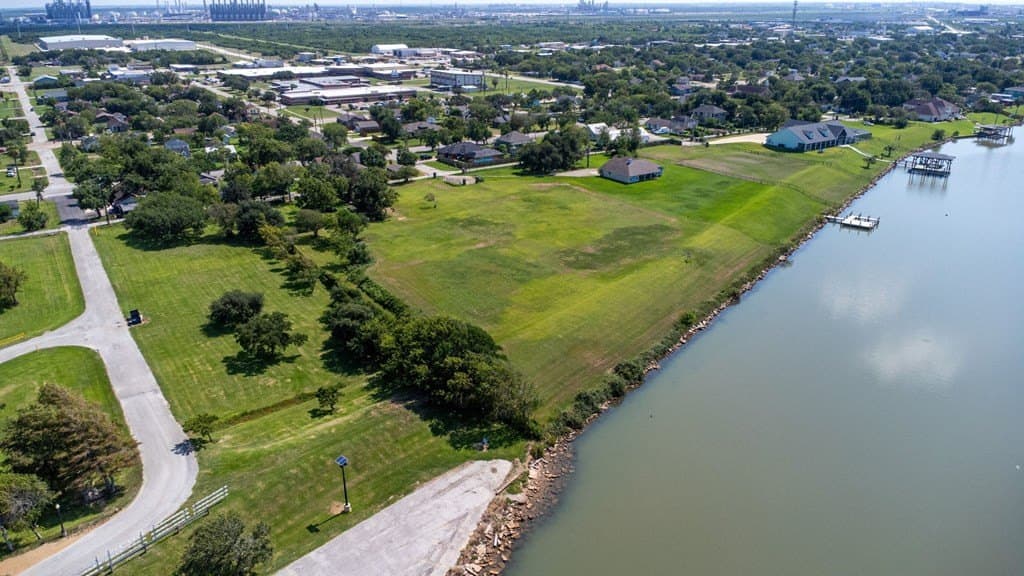 2.93 acres in Freeport County - photo 12