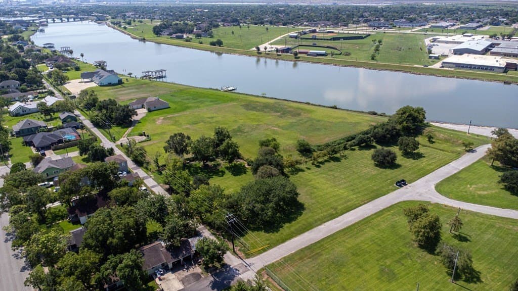 2.93 acres in Freeport County - photo 16