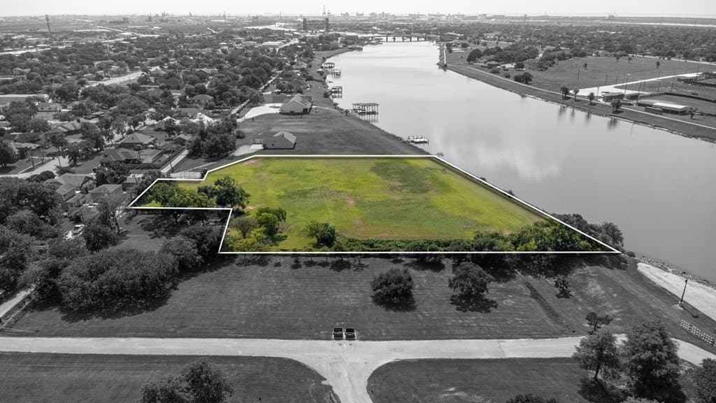 2.93 acres in Freeport County - photo 13