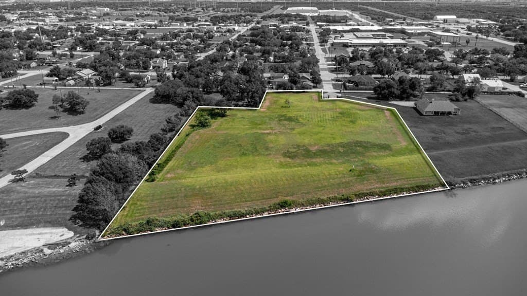 2.93 acres in Freeport County - photo 9