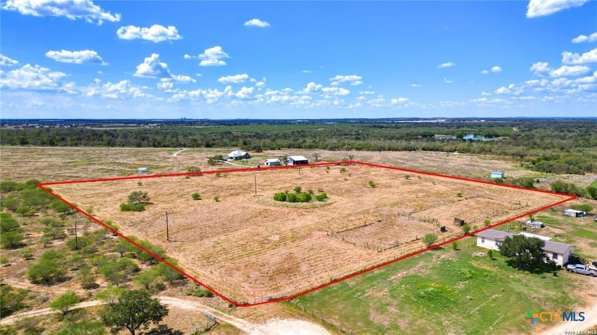 8.5 acres in Gonzales County - photo 2